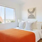 Bright 4Br Split-Level 10 Pax