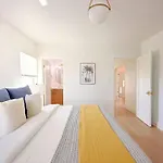 Bright 4Br Split-Level 10 Pax