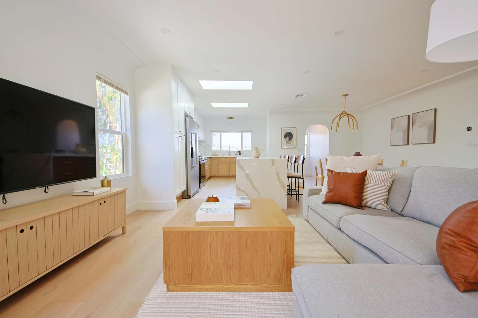 Bright 4br Split-level 10 Pax Villa *